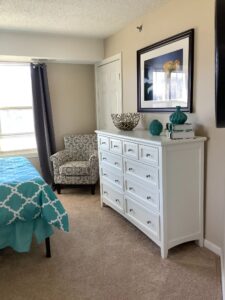 Image Gallery | Charter Senior Living Northpark Place Living Apartment Bedroom