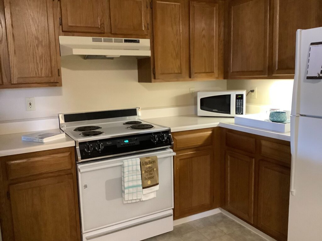 white electric kitchen stove