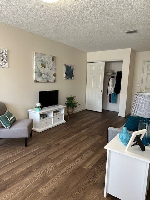 Comfortable living space with TV and modern decor at Charter Senior Living of Northpark Place in Sioux City, IA